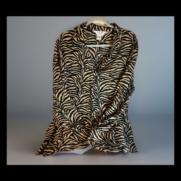 S.L.B. Woman 100% Silk Button Down Blouse Classic Career Professional Work Wear - Picture 1 of 8